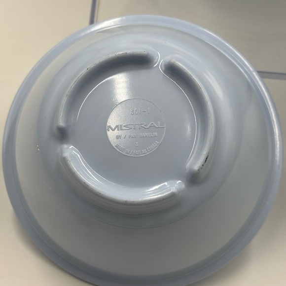 Eight Pices of Powder Blue Malemime Picnic Dishes. Made by Mistral, Canada. - Picture 8 of 8